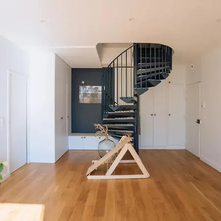 Stunning 3bd Duplex Apart In Les Buttes Chaumont 아파트 파리