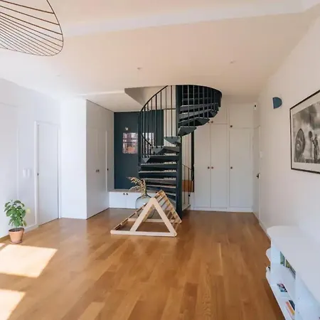 Stunning 3bd Duplex Apart In Les Buttes Chaumont *